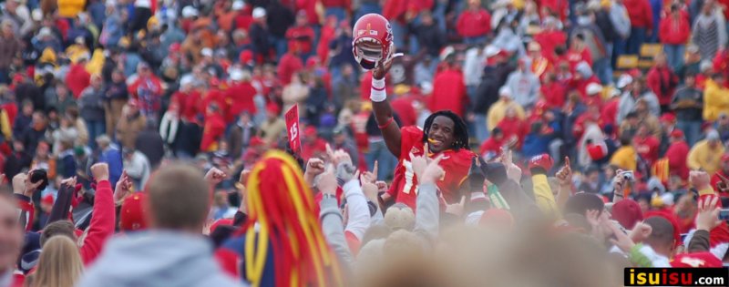 alvinbowencelebratesthewinwiththecyclonefaithful.jpg